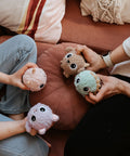 Peluches Hunter Mystery Monster de colores para perros