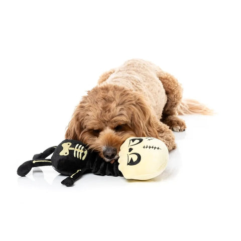 Peluche FuzzYard Jerry Spinefeld con forma de esqueleto negro para perro